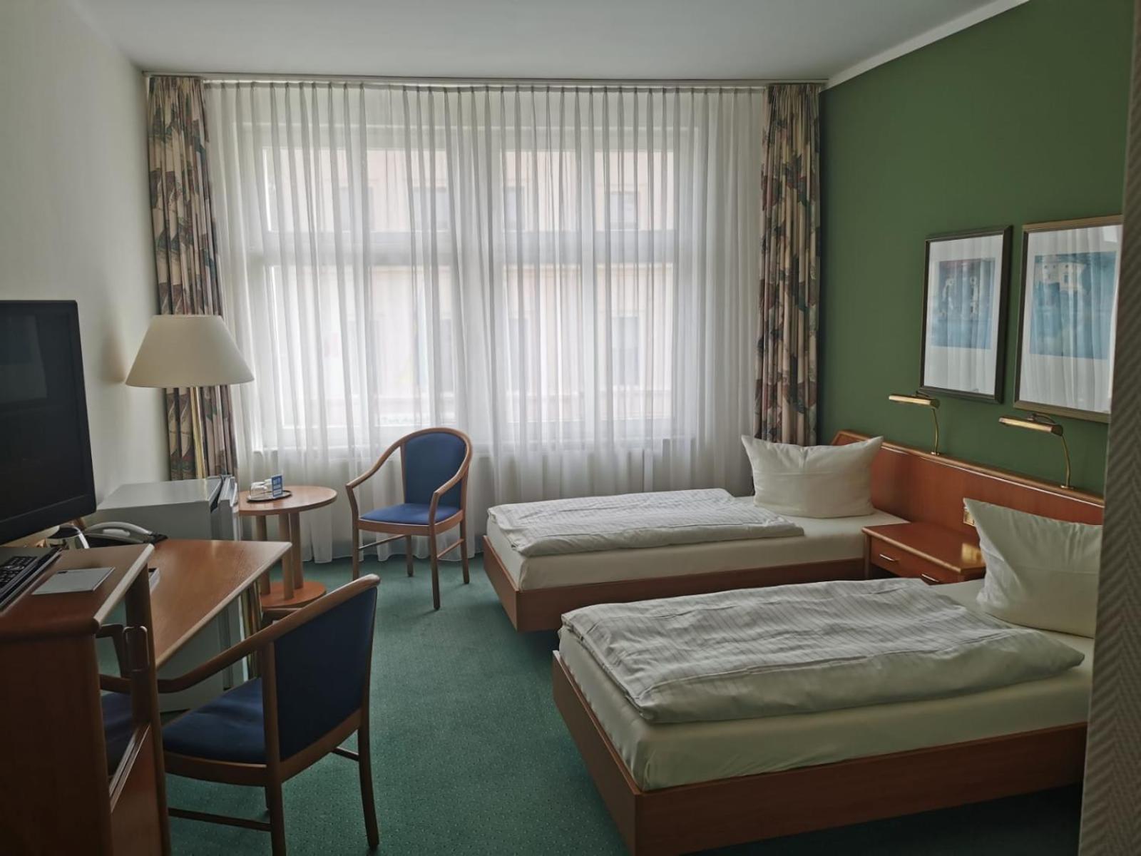 Hotel Kaiserhof Фюрстенвальде Экстерьер фото
